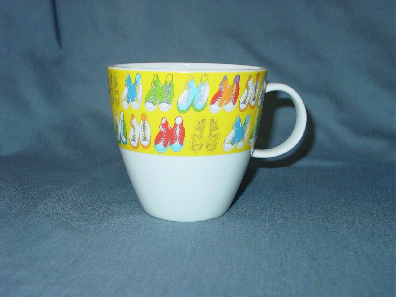 BED BATH & BEYOND Cup Mug Converse High Top Sneaker Design 16oz.