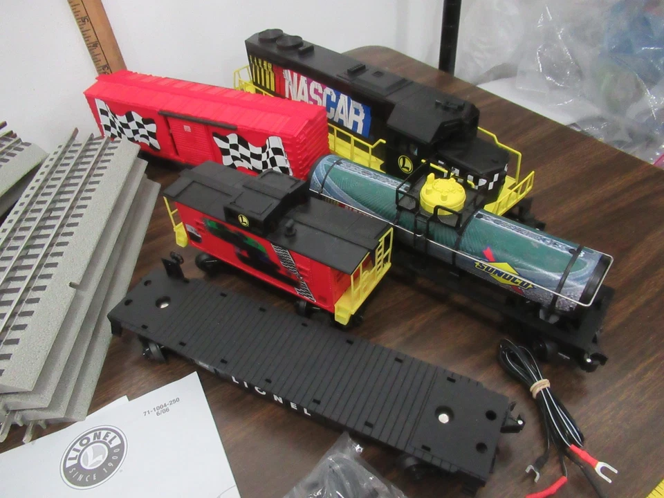Lionel O Gauge Nascar Electric Train set IN BOX 5 trains track transformer - Image 3 of 4