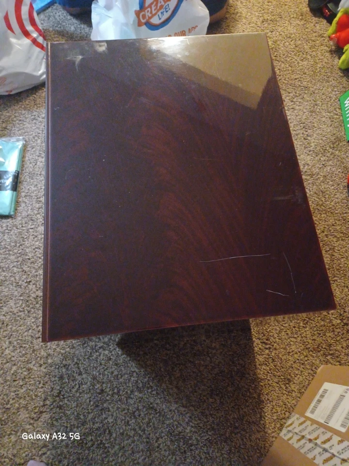 Juego de 2 mesitas de noche vintage/antiguas de caoba con dos cajones Foto 2 de 4