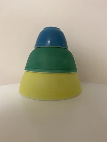 RARE PYREX  Vintage Mixing Bowls Set - Primary Colours: Blue, Green, Yellow