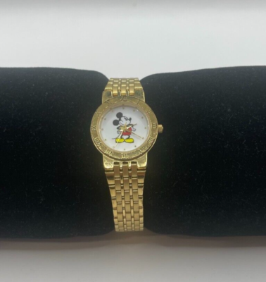 Disney Mickey Mouse 腕時計 Amazon.com: DISNEY Mickey's Articulating Hands Watch
