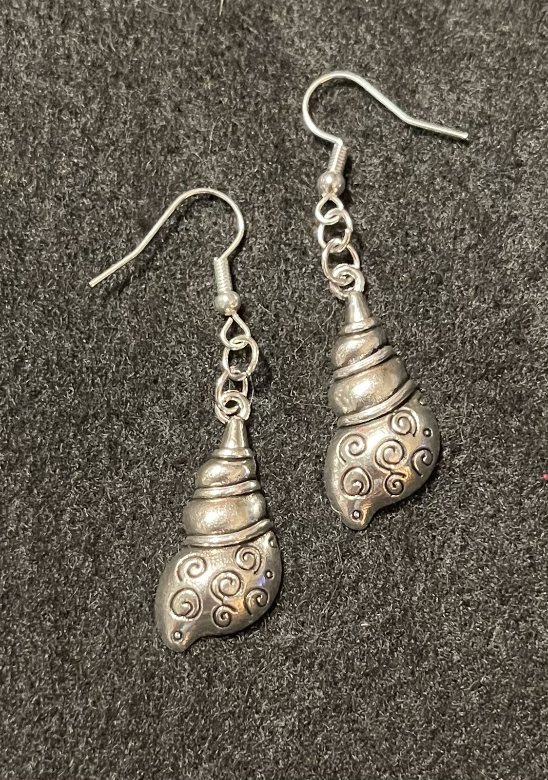 Stylish Dangle Earrings for Women – Trendy Fashion Jewelry-image