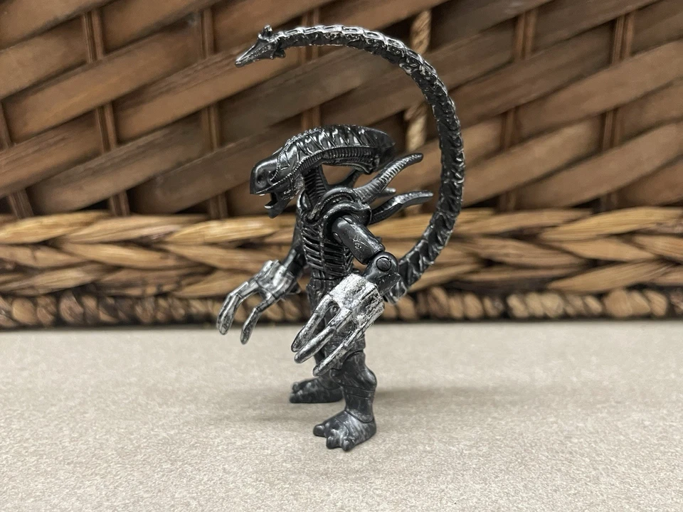 Mini boneco de ação MEGA CONSTRUX HEROES SERIES 1 ALIENS XENOMORPH preto - Imagem 4 de 4
