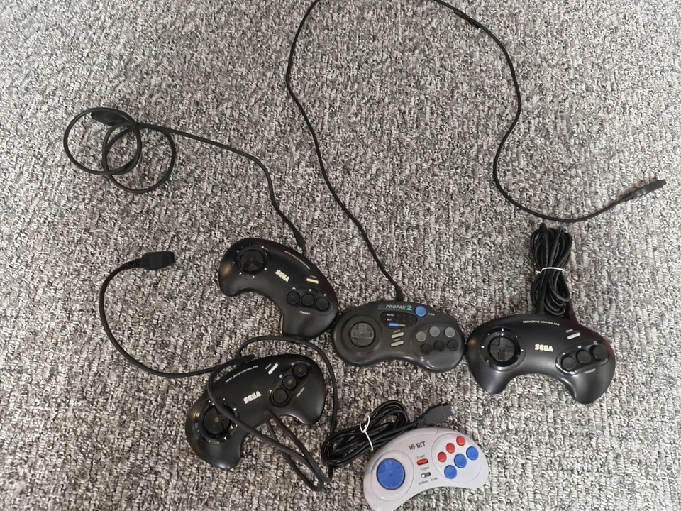 Sega 32x, Mega CD, Mega Drive, + und vieles mehr Konvolut aus Nachlass - Bild 3 von 4