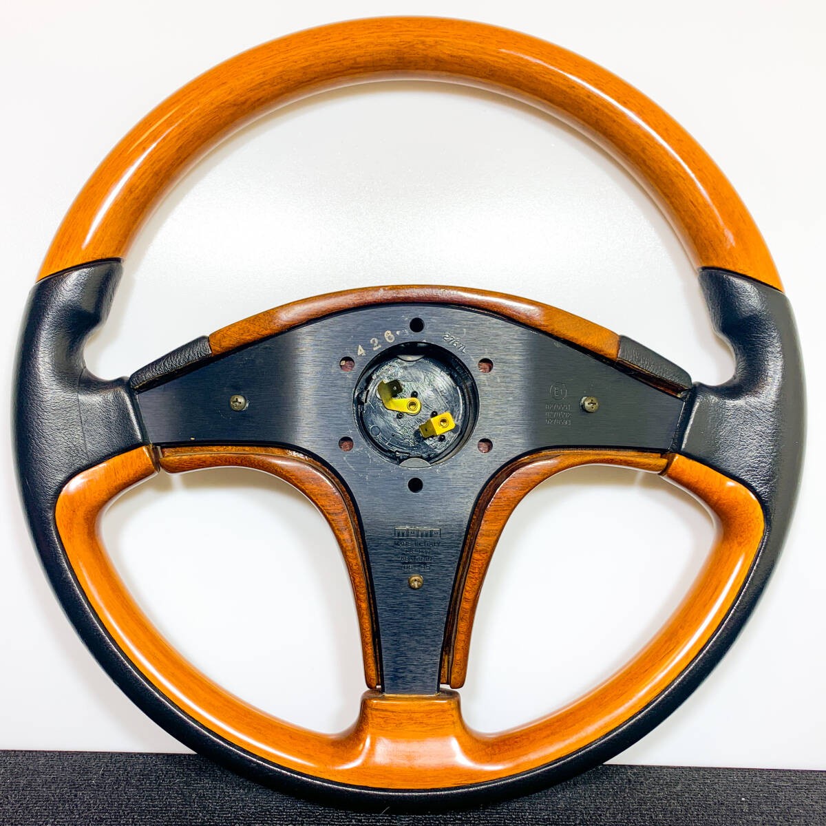 MOMO Prestige 365mm Leather Wood Vintage 1995 Steering Wheel