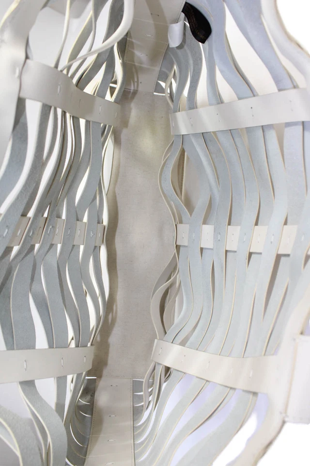 Bolso de mano Vince Camuto para mujer de cuero con tiras abierto grande de hombro blanco Foto 4 de 4