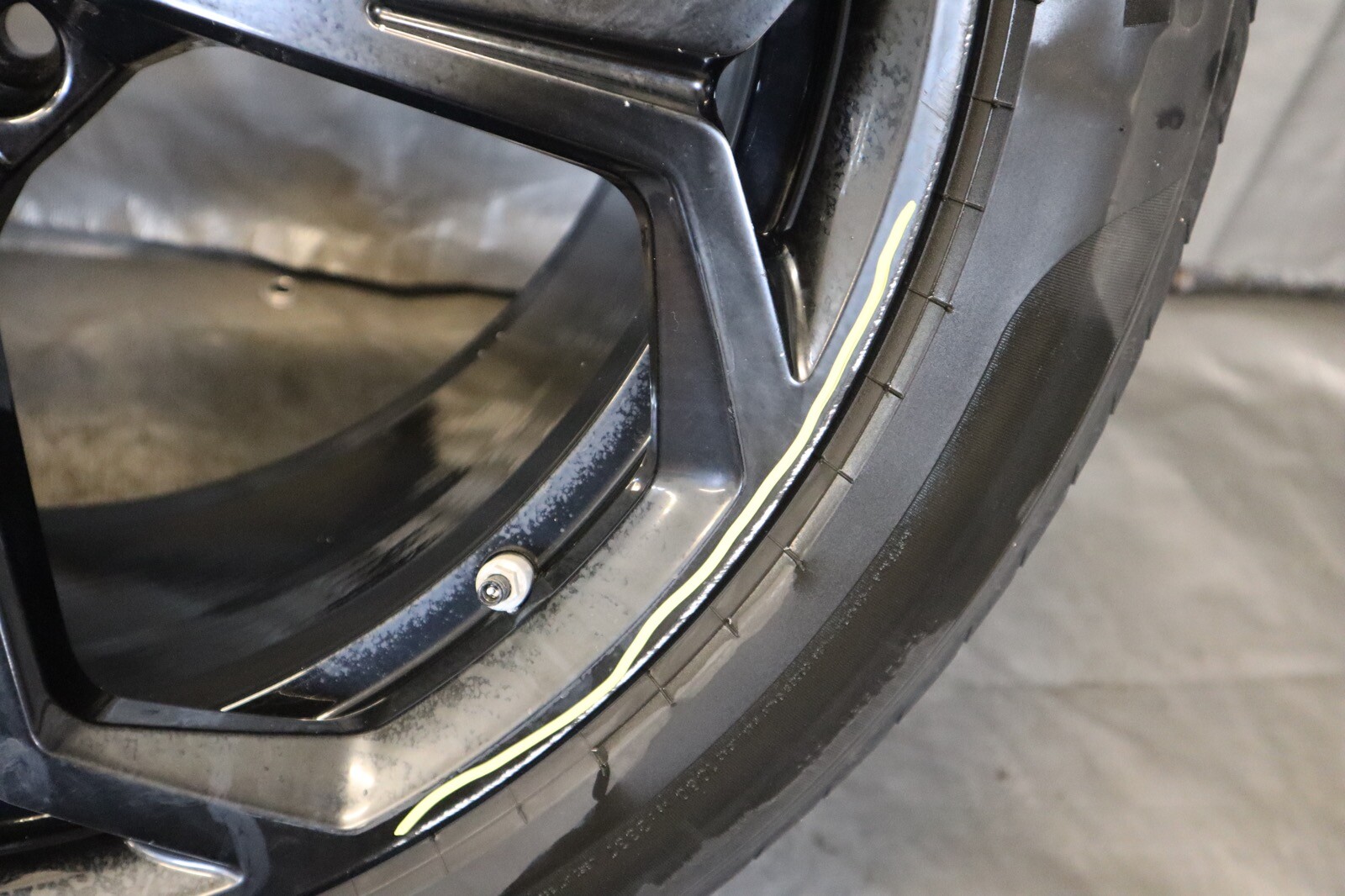 2019 LAMBORGHINI URUS OEM REAR WHEEL RIM 22X11.5 +22 5X130 325/35R22 PIRELLI4