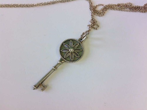 Tiffany & Co. Sterling Silver 925 Daisy Wheel Diamond Key Pendant/18" Necklace. - Picture 4 of 13