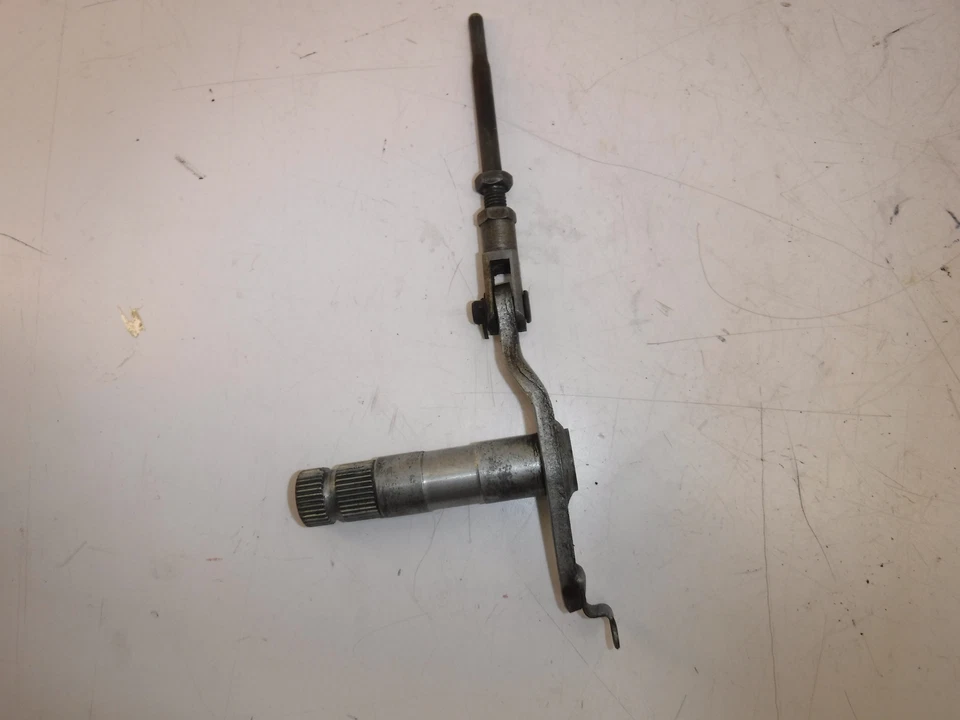 Yamaha XS850S 1980 JUEGO TRASERO DERECHO FRENO PEDAL PIVOTE EJE MONTAJE Foto 3 de 4