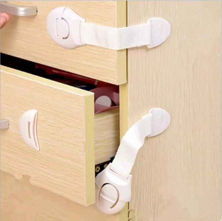 Munchkin All-in-one 25 Piece Childproofing Kit - Shop Door & Drawer Locks  at H-E-B