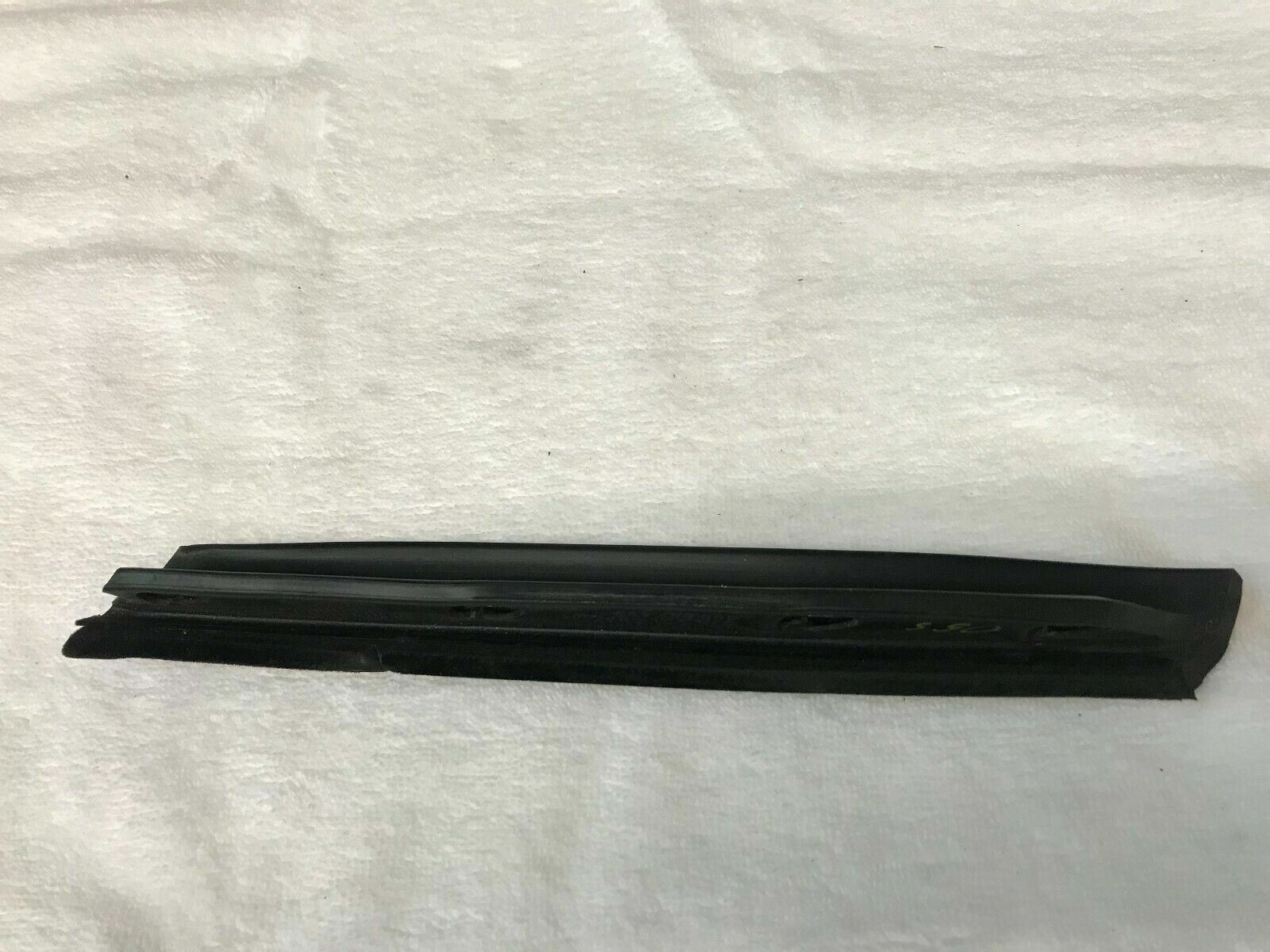 LAMBORGHINI GALLARDO COUPE DRIVER LEFT SIDE ROOF SEAL OEM 400837439