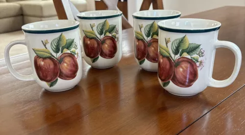 Vintage Casuals by China Pearl Apples Coffee Cups Mugs (4)  Stoneware EUC
