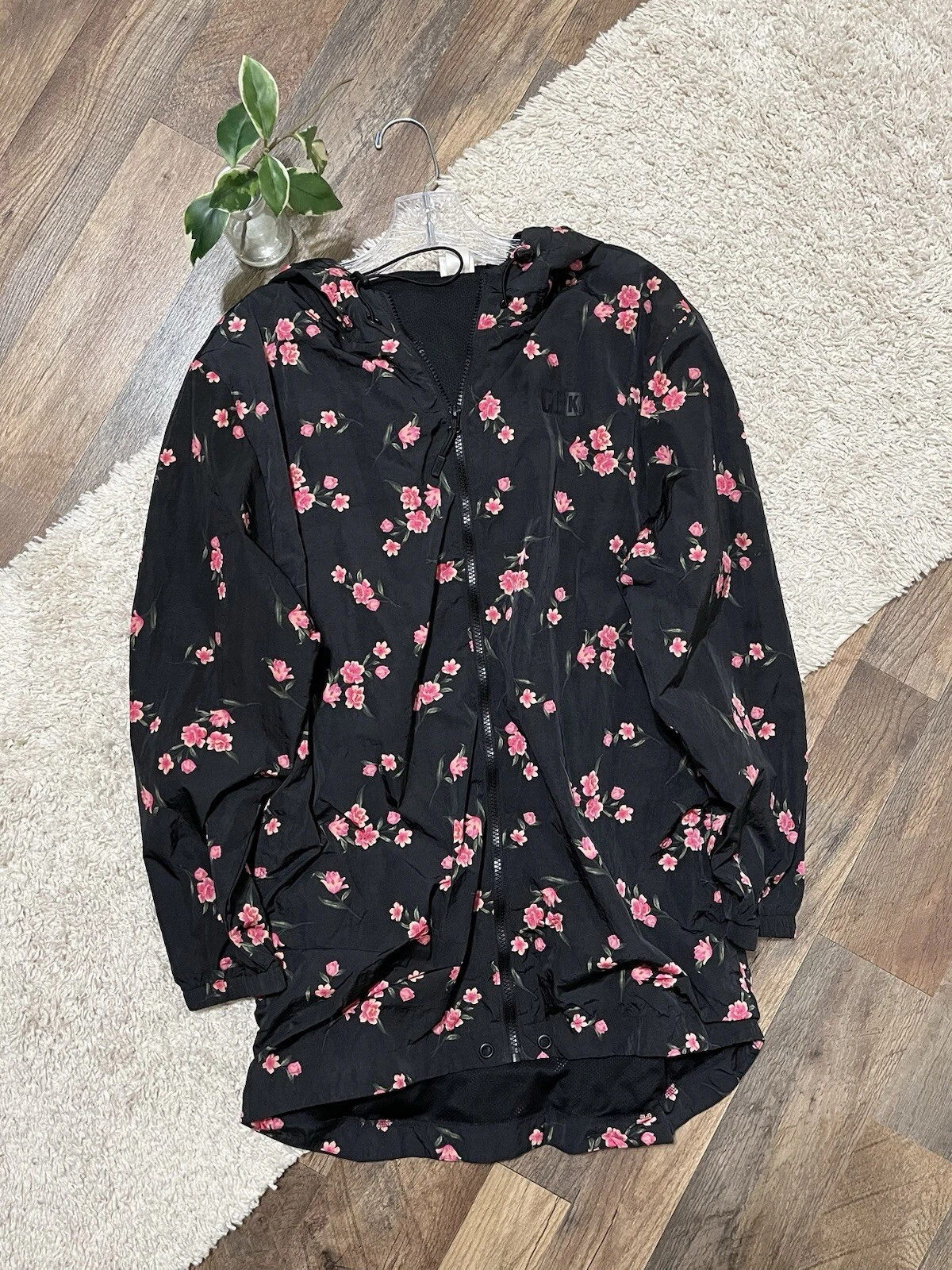 UNDERCOVER Giacca a vento antipioggia Victoria's Secret ROSA XS S nera floreale con cappuccio e zip intera
