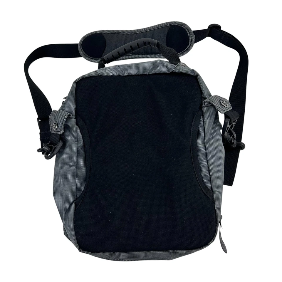 REI Bandolera Mochila Bolso Cartera Exterior Senderismo Nylon Gris con Cremallera Bolsillos Superiores Foto 4 de 4