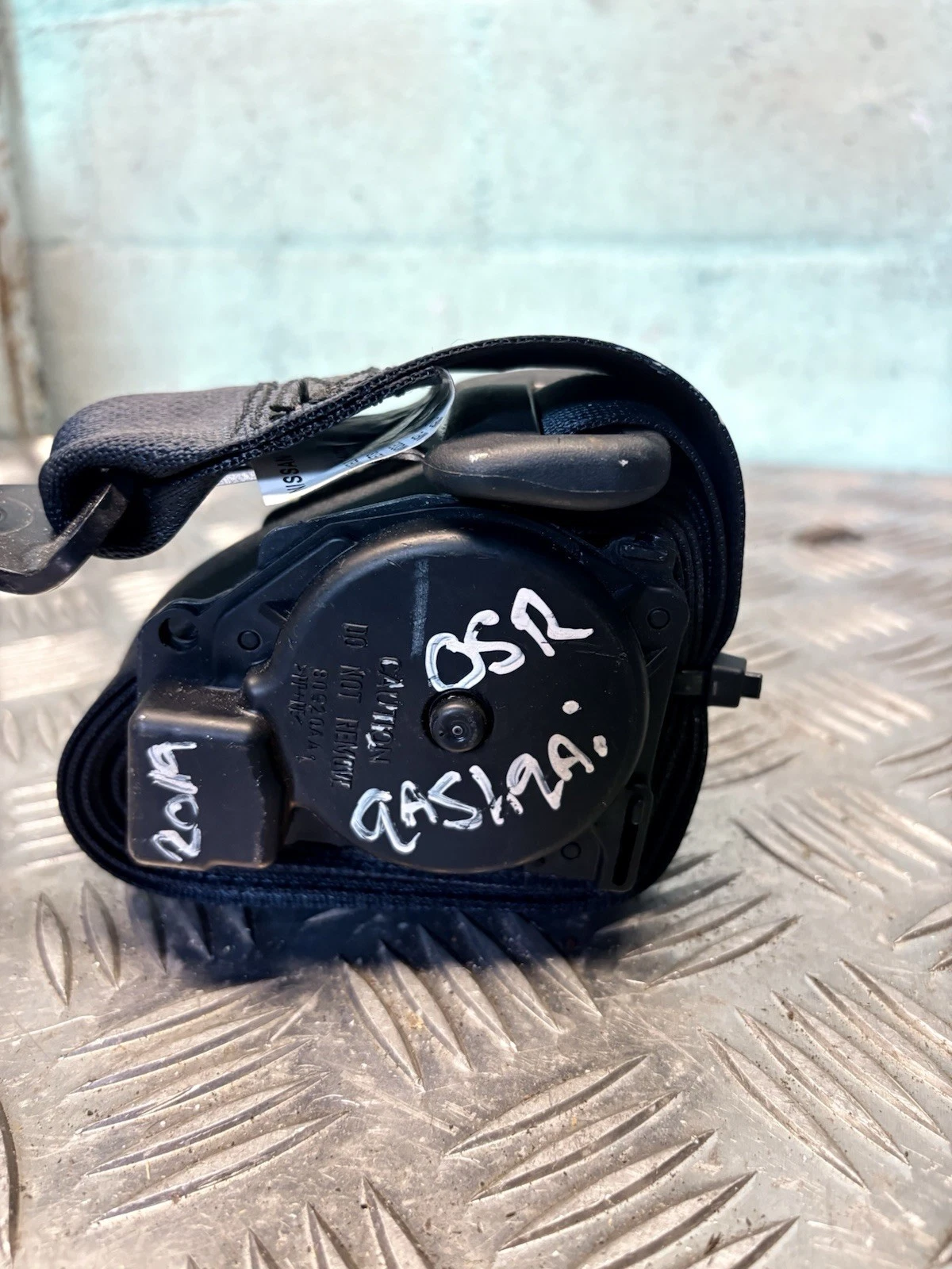 Qashqai J11 OSR rear seat belt casing and mounting orientation