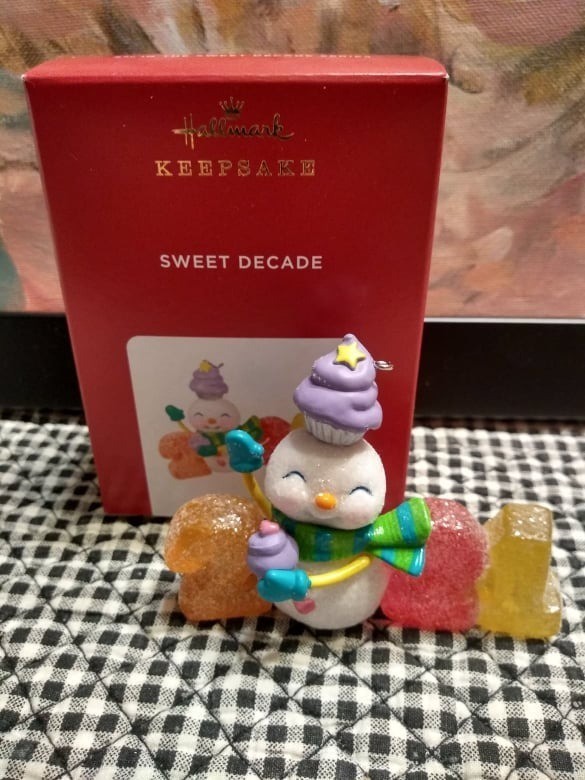 HALLMARK SWEET DECADE 2021 CHRISTMAS KEEPSAKE ORNAMENTS #2 SERIES CANDY SNOWMAN