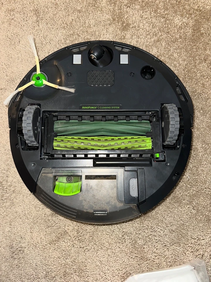 Roomba iRobot i3 Self-Emptying Robot Vacuum Cleaner (WITH EXTRA PARTS) - Black - Image 3 of 4