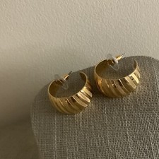 Vintage etched striped pierced hoop earrings in gold tone metal light weight