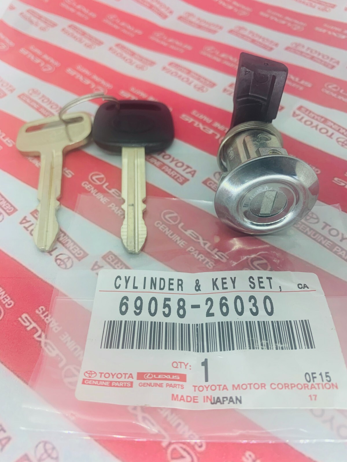 Genuine TOYOTA FUEL DOOR LOCK CYLINDER W/KEYS 6905826030 FOR 20002003