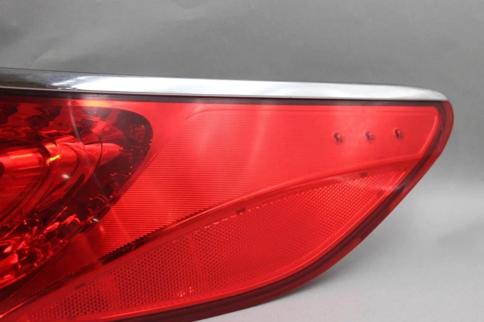 Right Passenger Tail Light Quarter Mounted Fits 2012-17 HYUNDAI AZERA OEM #40670 - Image 2 of 4