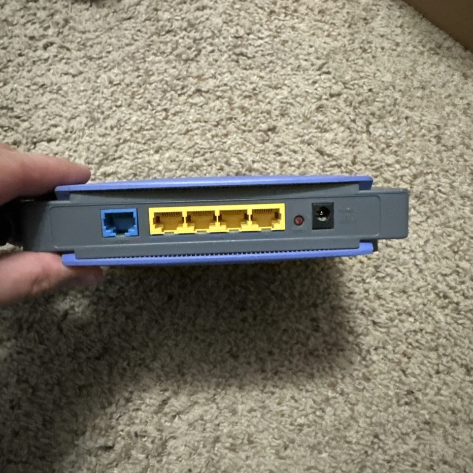Linksys WRT300N 270 Mbps 4-Port Gigabit Wireless N Router - Image 3 of 4