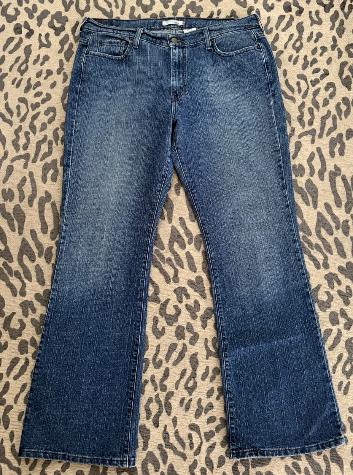 Levi’s Women’s 515 Bootcut Mid-Rise Jeans Size 14 31.5” Inseam