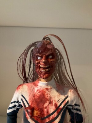  1/6 Scale Betty the Cheerleader Zombie no Hot Toys