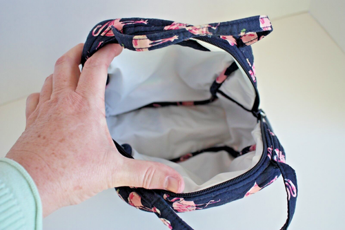 EUC Vera Bradley Flamingo Fiesta Quilted Insulated Lunch Tote Navy Pink Zip Bag - 第 5/7 張圖片