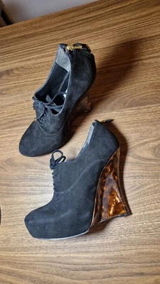 Guess bottines compensées en daim noir T38, Prix neuf 300€ - Photo 1/4
