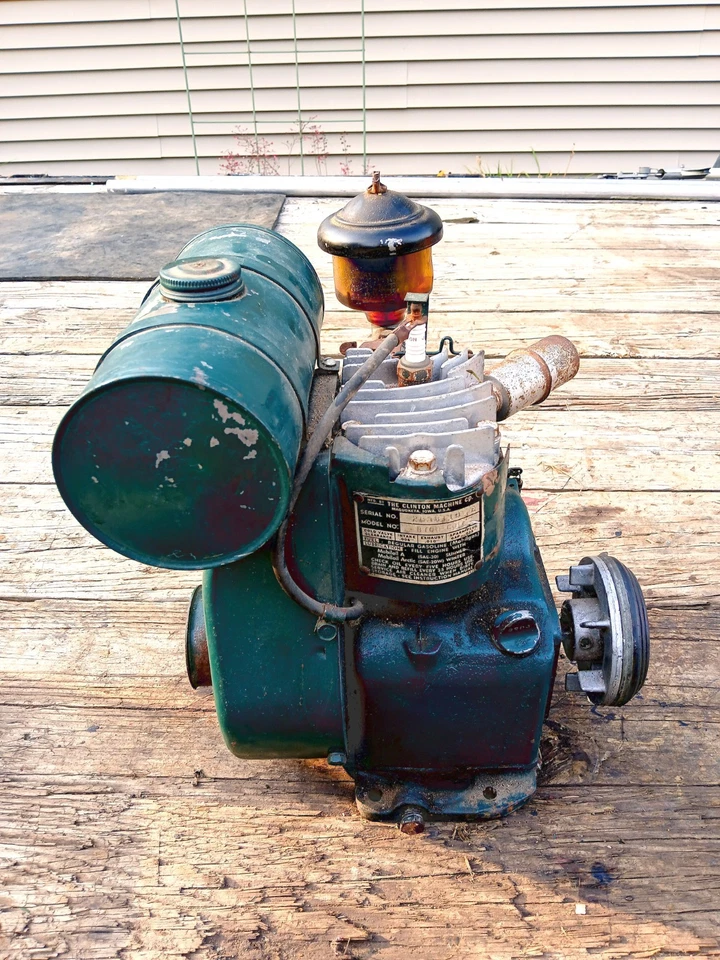 VINTAGE CLINTON ENGINE, MOTOR, NON-RUNNING, PARTS OR REPAIR, USED - Image 2 of 4