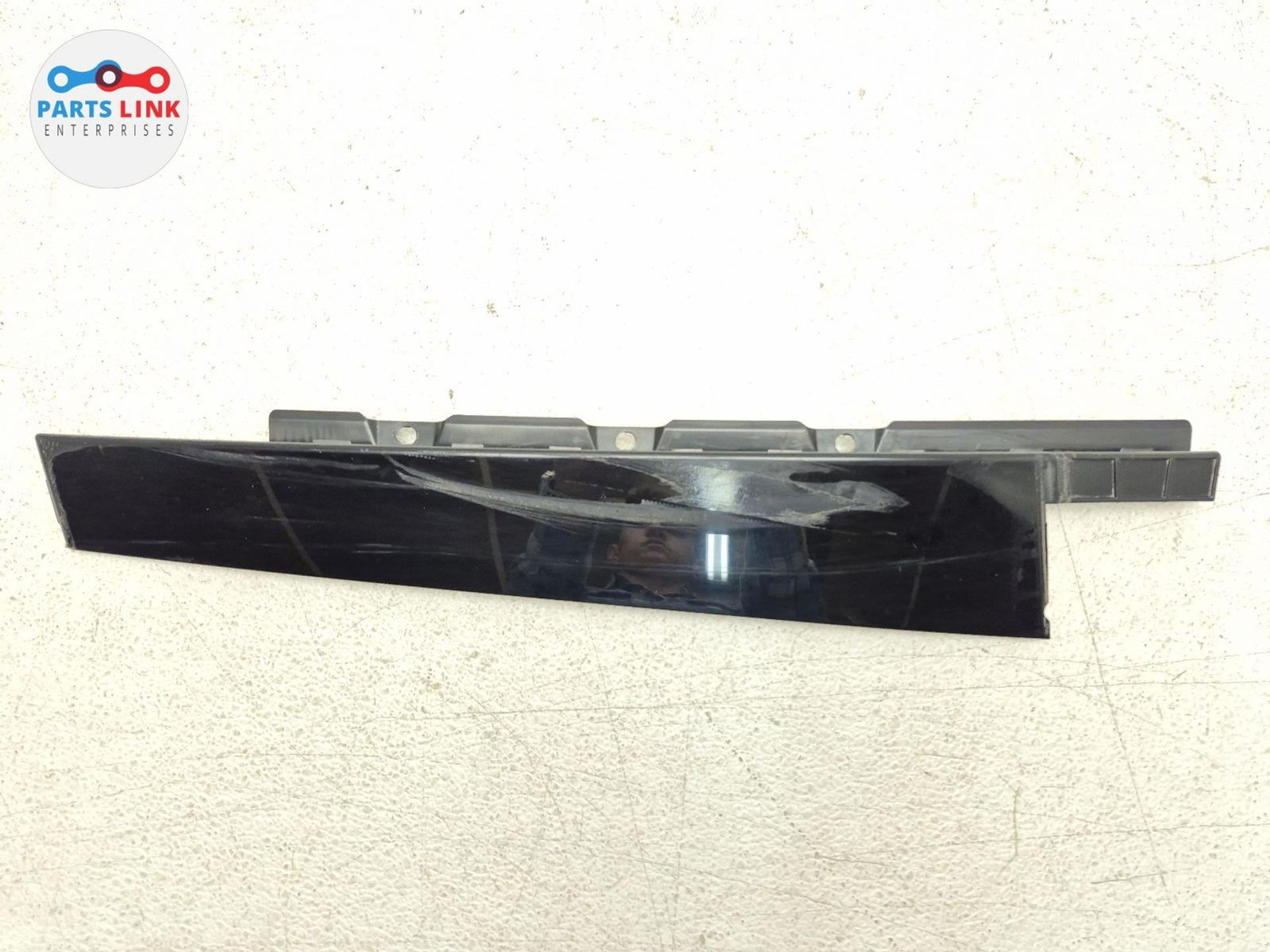 2016-20 BENTLEY BENTAYGA REAR LEFT DOOR TRIM APPLIQUE PILLAR COVER MOLDING 636