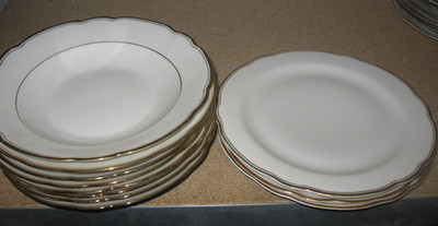 8  Suppenteller, 3 Speiseteller   Omas Goldrand