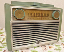 Vintage Rare 1957 Rca Victor Globetrotter Bakelite Portable Tube Radio