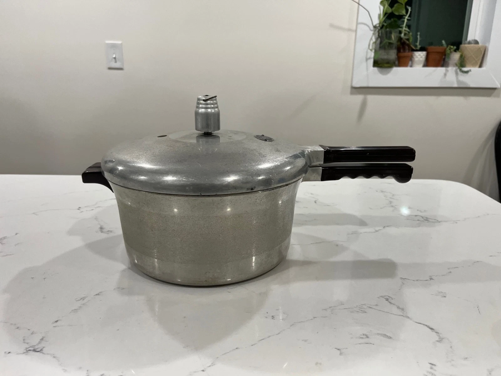 VTG Presto Meat Master Pressure Cooker Model 40 6QT Bakelite Handles Complete