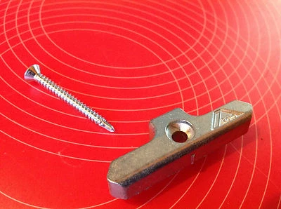 Roto 332951 lamiera di chiusura chiusura chiusura + vite, NT, Rehau NUOVO testa a fungo