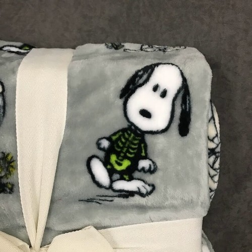 Snoopy Peanuts Halloween Blanket Twin Cuddly Cozy SO SOFT! So Cute! - Picture 4 of 5