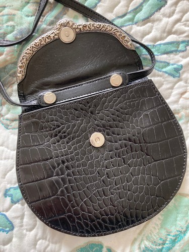 BRIGHTON Crossbody Purse Black Croc Leather Metal Embellished Magnet Close VTG - Picture 5 of 16