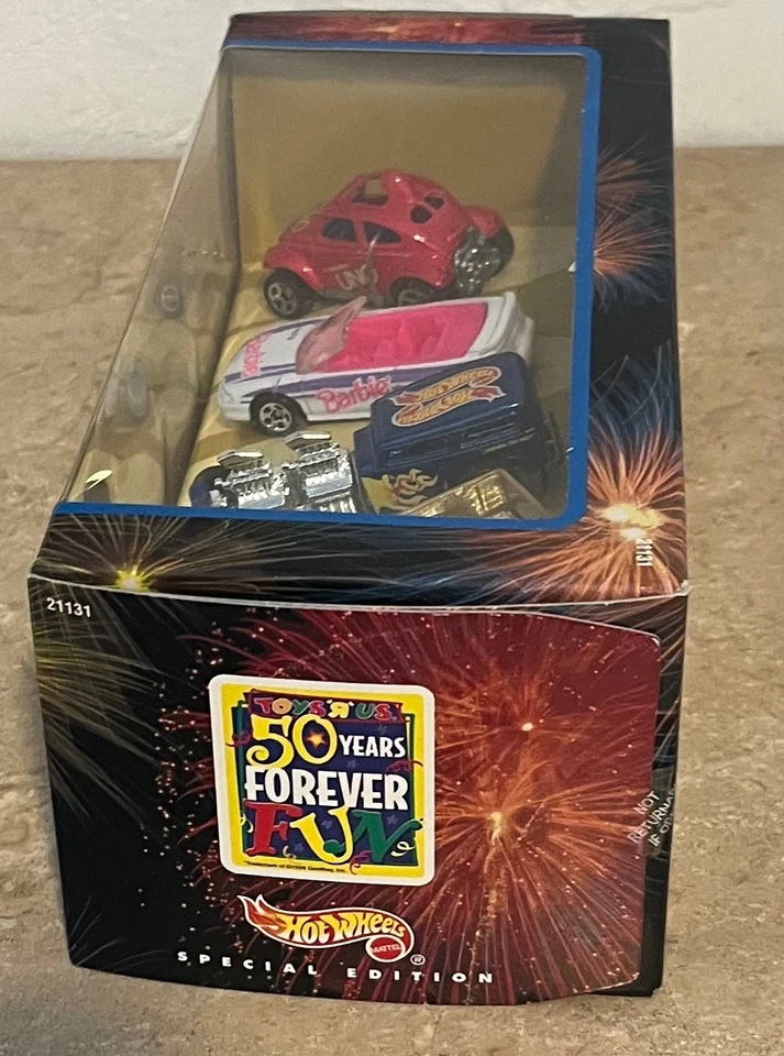 Набор Hot Wheels Toys R Us Timeless Toys 50 Years Forever Fun - Uno, Barbie 1:64 - Изображение 3 из 4