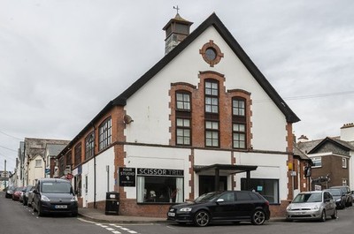 Foto 6x4 Altes Pfarrhaus Bude\/SS2106 Ehemaliger Kirchensaal auf Dreieck Vie c2017