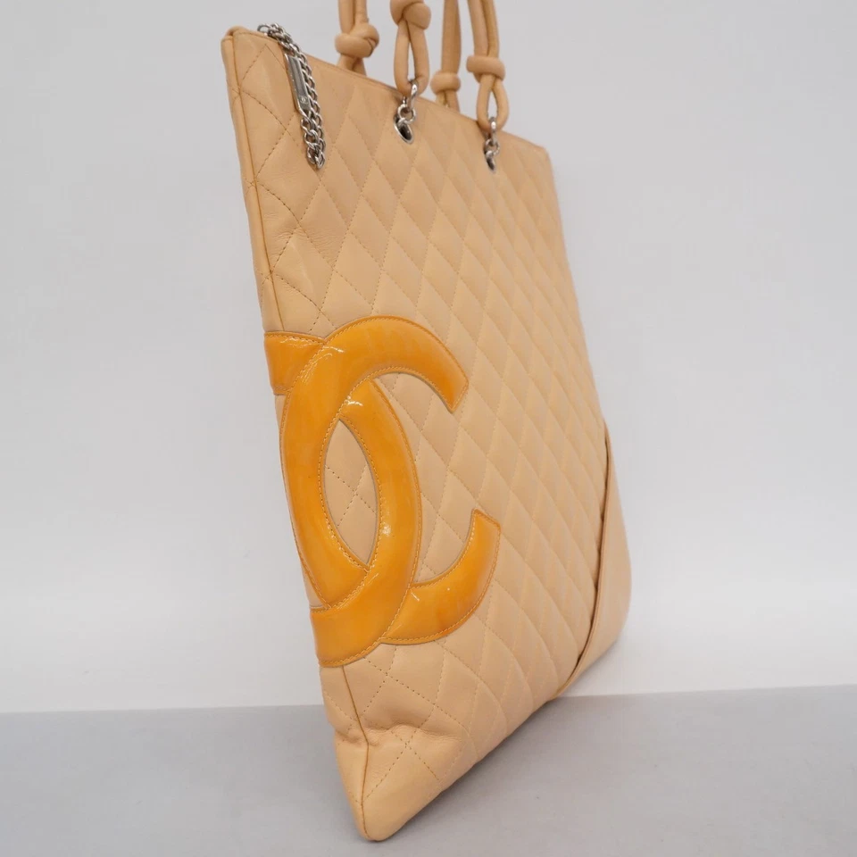 Autêntica [5me6585] Bolsa Tote CHANEL Cambon Pele de Cordeiro Bege Prata Encaixe de Metal [P... - Imagem 2 de 4