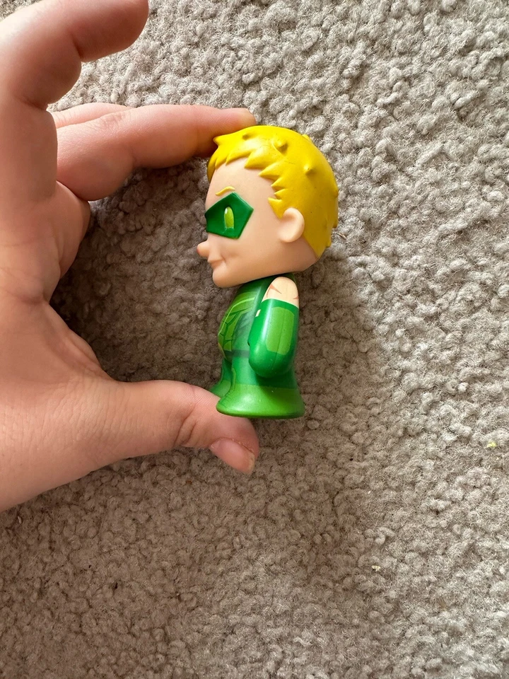 Figura Vinilo KIDROBOT DC COMICS FLECHA VERDE ACCIÓN Foto 2 de 4