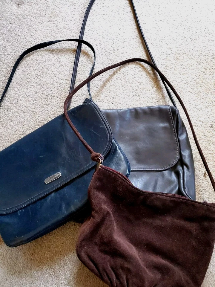3 bolsas de mão femininas vintage anos 60-70 azul marinho e marrom couro e camurça  - Imagem 3 de 4