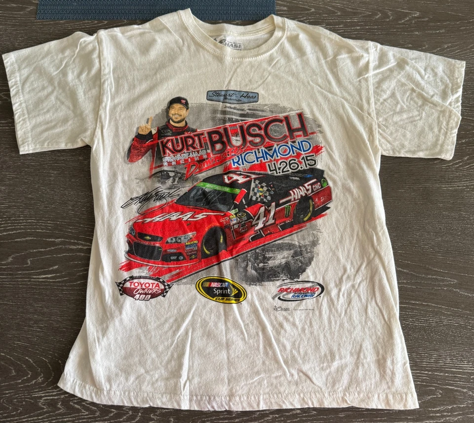 Camiseta Kurt Busch Dominates Richmond 42615 manga corta gráfica Stewart Haas Ra Foto 2 de 3