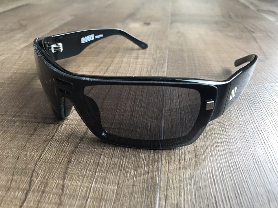 Sabre Vision - Gafas de sol dentales - Negras - Lente gris - $100 Foto 2 de 4