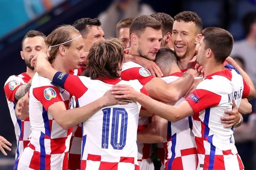 CROATIA NIKE 2020 EURO FOOTBALL HOME JERSEY #10 MODRIC SIZE “S” CD0695-100 - Picture 21 of 21