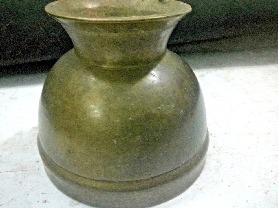 RARO ANTIGUO VINTAGE BRONCE SÓLIDO COPA DE VINO RARA COLECCIONABLE BUENA CAMPANA VOZ MUGAL Foto 2 de 4