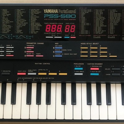 YAMAHA PSS-580 FM Synthesizer 49-Key MIDI Keyboard Sequencer