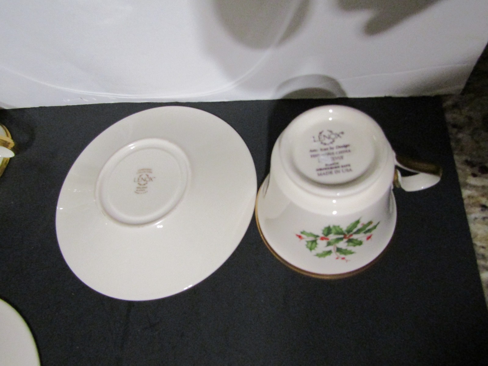 Vtg Lenox Holiday Dimension Holly Berry Coffee Tea Cup & Saucers
