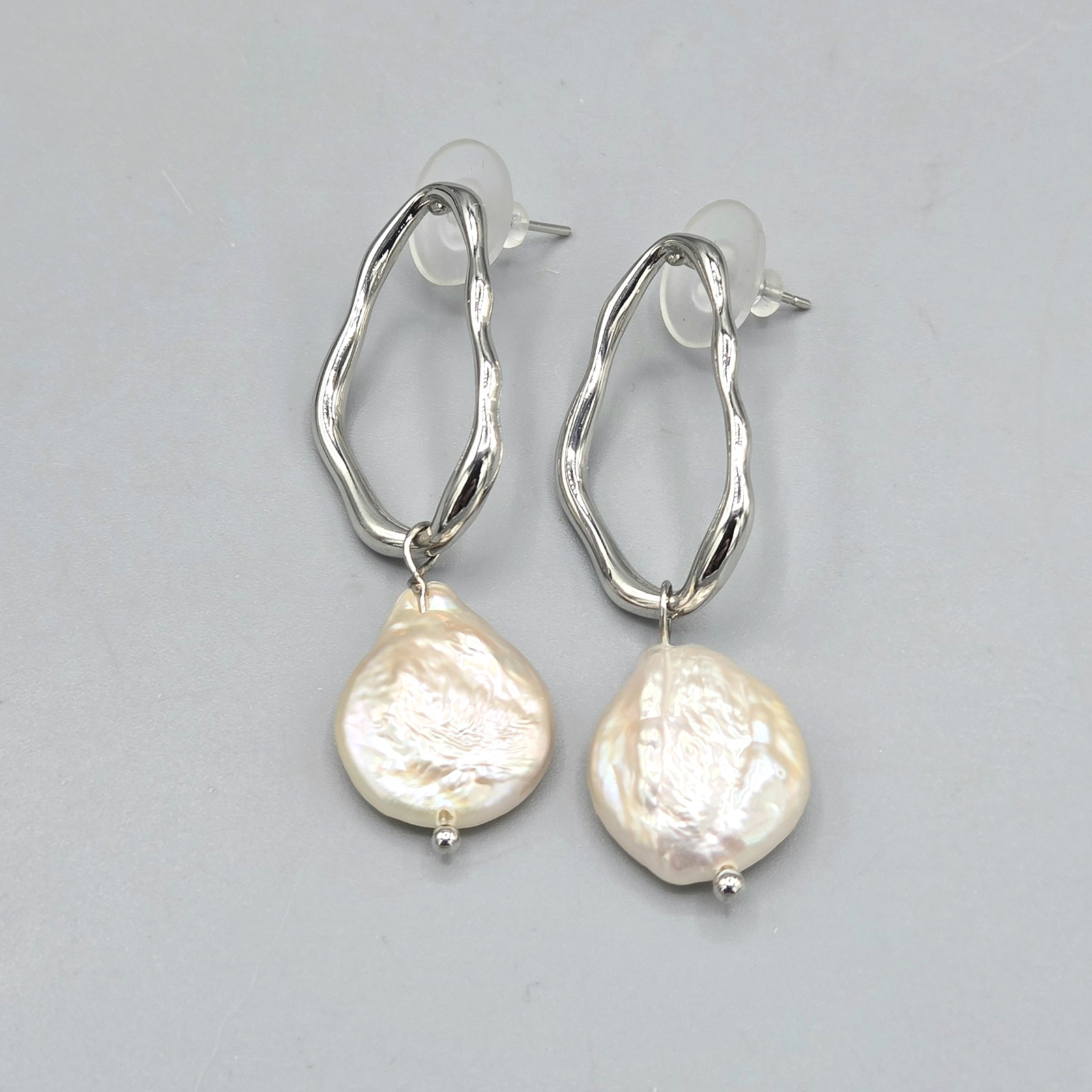 Sterling Silver Hammered Abstract Loop White Baro… - image 2