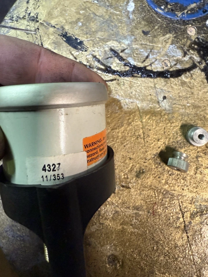 Medidor automático 4327 Ultra Lite Pro Comp medidor de presión de aceite eléctrico 0-100 PSI 2 1/16 Foto 2 de 4